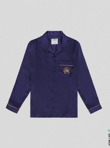 Camisa satinada con las iniciales de C.Tangana grabadas en dorado./Bershka
