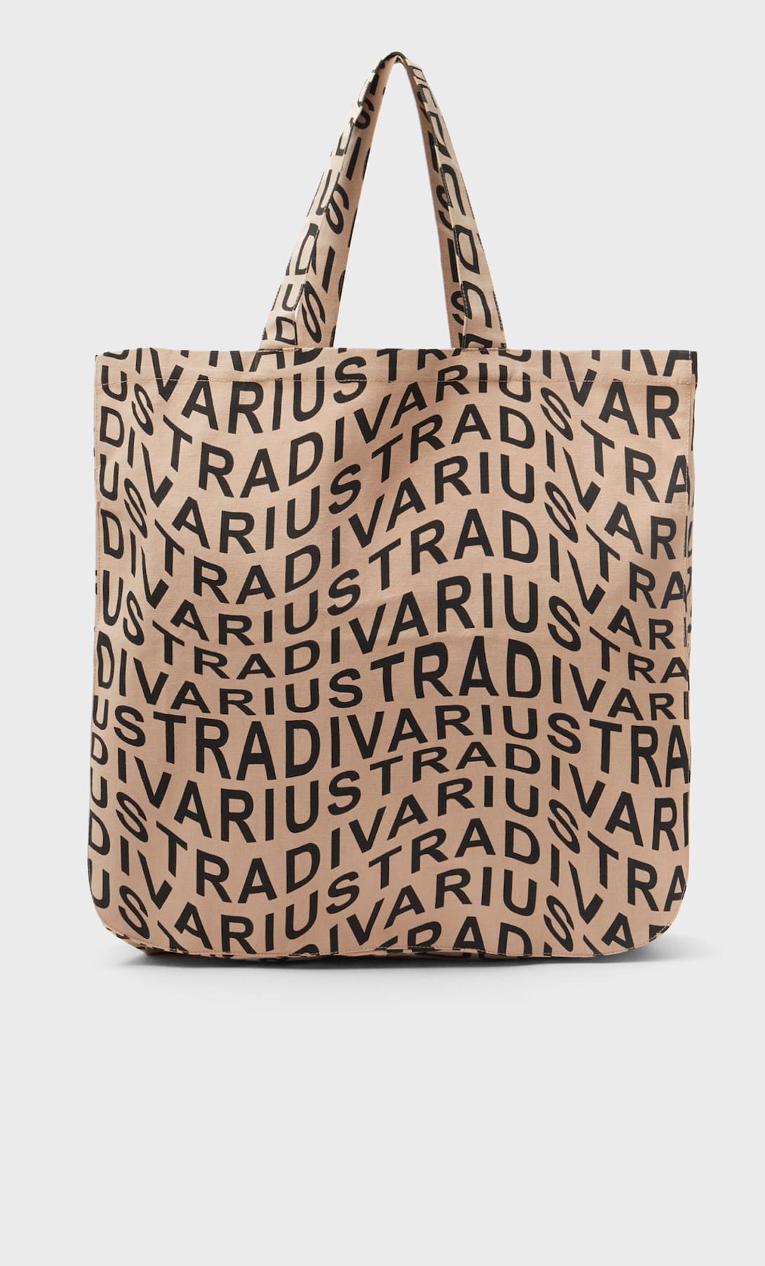 Stradivarius tiene la alternativa al bolso viral de Ikea a la venta por menos de 6 euros