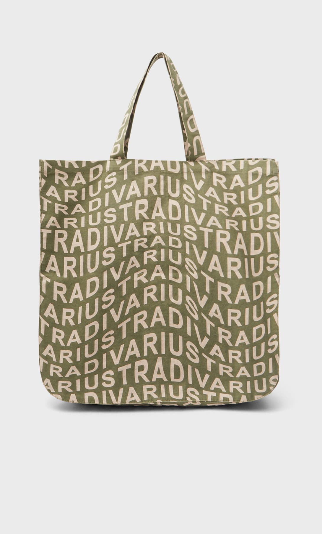 Stradivarius tiene la alternativa al bolso viral de Ikea a la venta por menos de 6 euros
