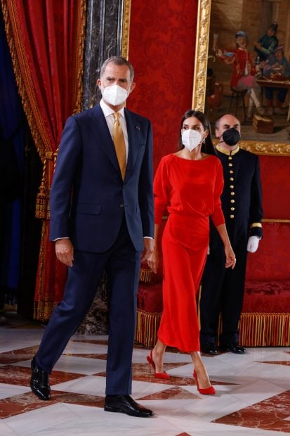 La Reina Letizia ha apostado por su color fetiche: el rojo./Gtres