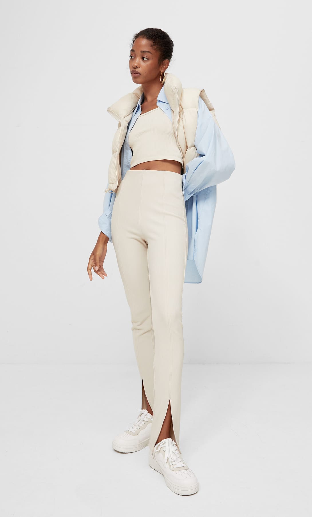 Los pantalones favoritos de Victoria Beckham valen menos de 20 euros en Stradivarius