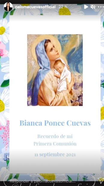 Tarjeta postal que se le entreg&oacute; a todos los invitados a la Primera Comuni&oacute;n de la hija de Paloma Cuevas y Enrique Ponce./Instagram @palomacuevasofficial