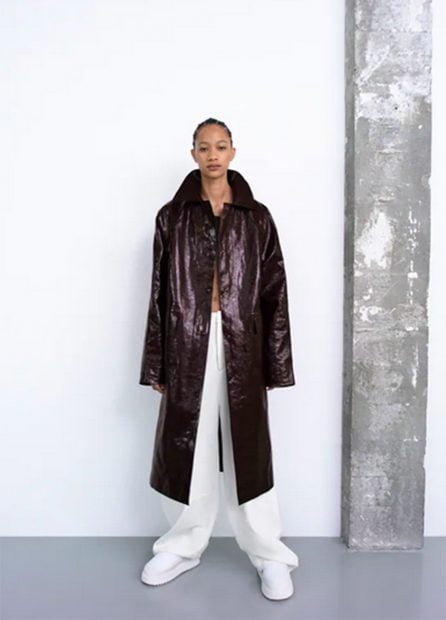 Abrigo de entertiempo de Zara de estilo 'oversize'./Zara