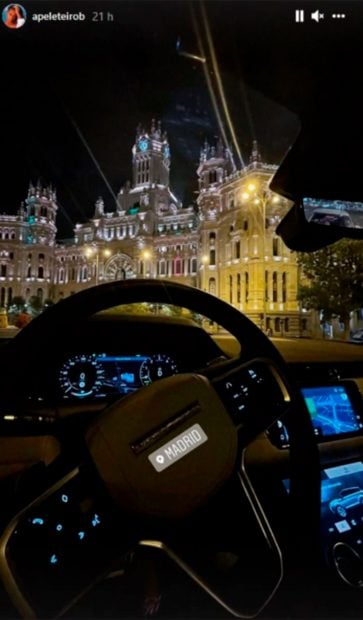 La atleta no pudo esperar para estrenarlo y se fue al centro de Madrid. La foto refleja el bonito contraste entre el interior del coche iluminado y la noche madrile&ntilde;a / Instagram
