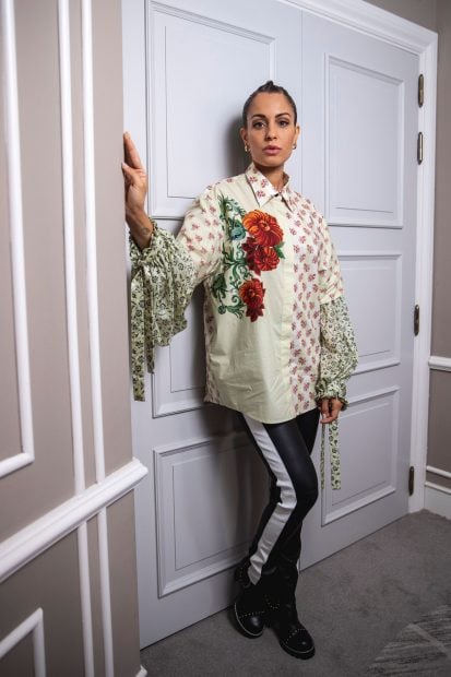 Hiba Abouk ha posado con un look fiel a su estilo, siempre pegado a las &uacute;ltimas tendencias / Gtres