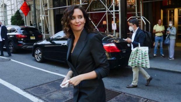 El traje de Isabel D&iacute;az Ayuso que querr&aacute;s en tu armario est&aacute; en Zara y su precio es inmejorable