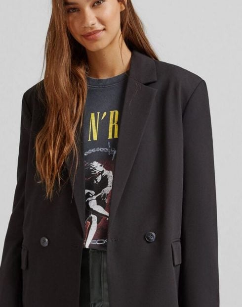 Bershka tiene la blazer m&aacute;s c&oacute;moda al 40% y ser&aacute; la estrella de tus looks de invierno