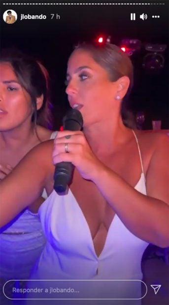 Anabel e Isa Pantoja se arrancaron a cantar durante la velada./Instagram @jlobando