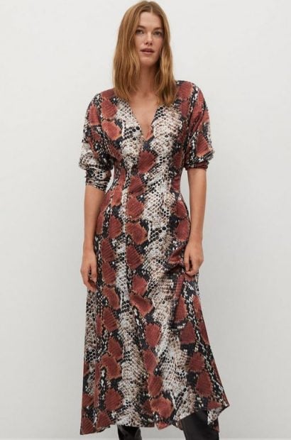 Lleva el estampado de temporada gracias a Mango Outlet por muy poco dinero