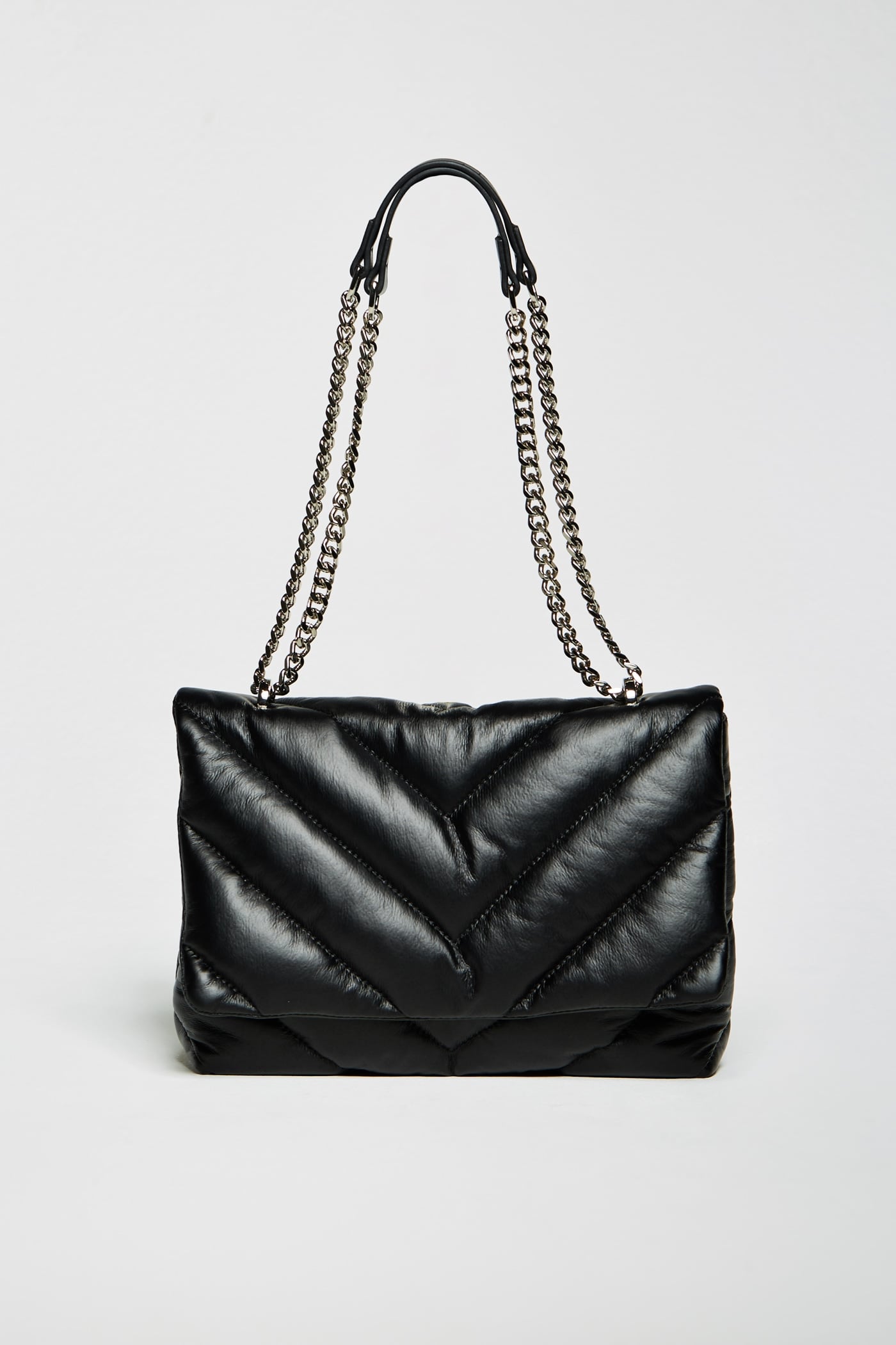 Sfera tiene bolso que parece de Yves Saint Laurent 1.600 euros m&aacute;s barato