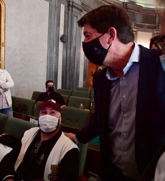 El cantane ha tendido puentes con su madre, Isabel Pantoja, despu&eacute;s de protagonizar una sonada guerra medi&aacute;tica./Gtres