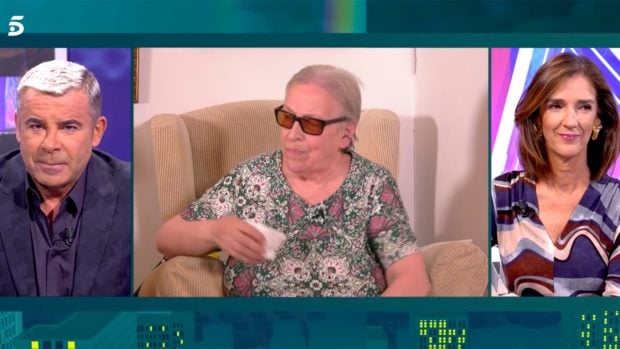 Jorge Javier V&aacute;zquez y Paloma Garc&iacute;a-Pelayo han podido conversar este s&aacute;bado en el 'Deluxe' con Loli Pozo, la quiosquera que prest&oacute; dinero a Isabel Pantoja./Telecinco
