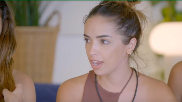 Luc&iacute;a se entera de que su pareja, Isaac Torres le ha sido infiel en el 'reality'./Telecinco