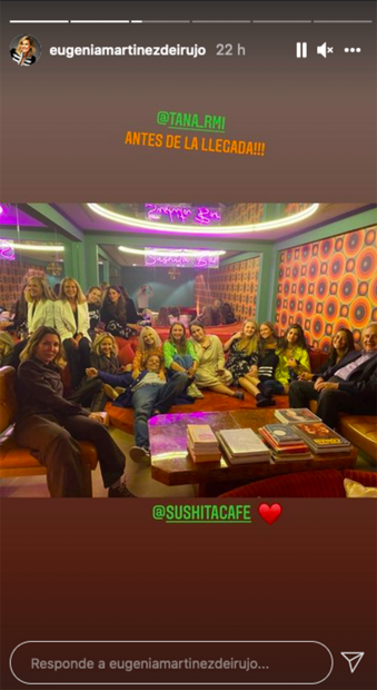 Cayetan Rivera junto a su entorno m&aacute;s cercano celebrando su 22 cumplea&ntilde;os en un restaurnate oriental de Madrid./Instagram @eugeniamartinezdeirujo