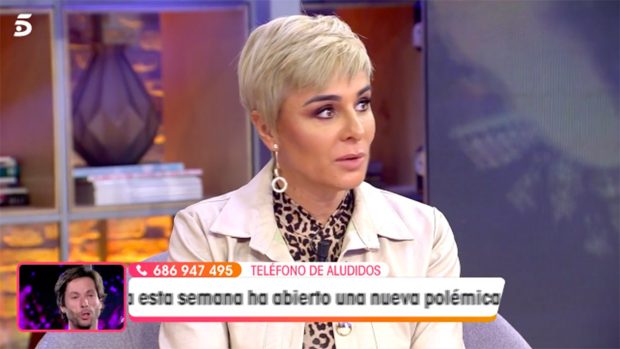 La colaboradora de televisi&oacute;n ha visto en imagenes un repaso de la vida de Gloria Camila en 'Viva la Vida'./Telecinco