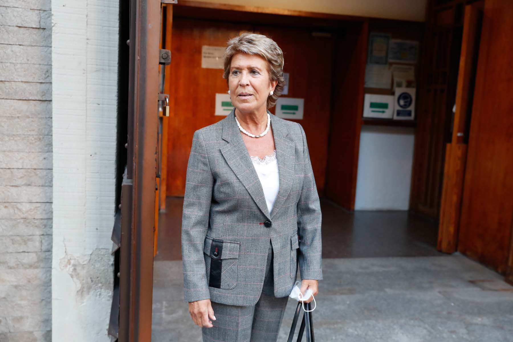 Conchita Perez, la pol&iacute;grama de 'S&aacute;bado deluxe', tambi&eacute;n ha acudido a la misa funeral/ Gtres