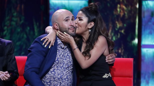 Kiko Rivera e Isa Pantoja d&aacute;ndose un abrazo./Gtres