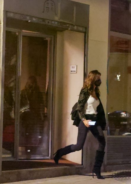 Sara Carbonero saliendo de un restaurante./Gtres