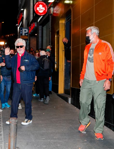 Pedro Almod&oacute;var, saludando / Gtres