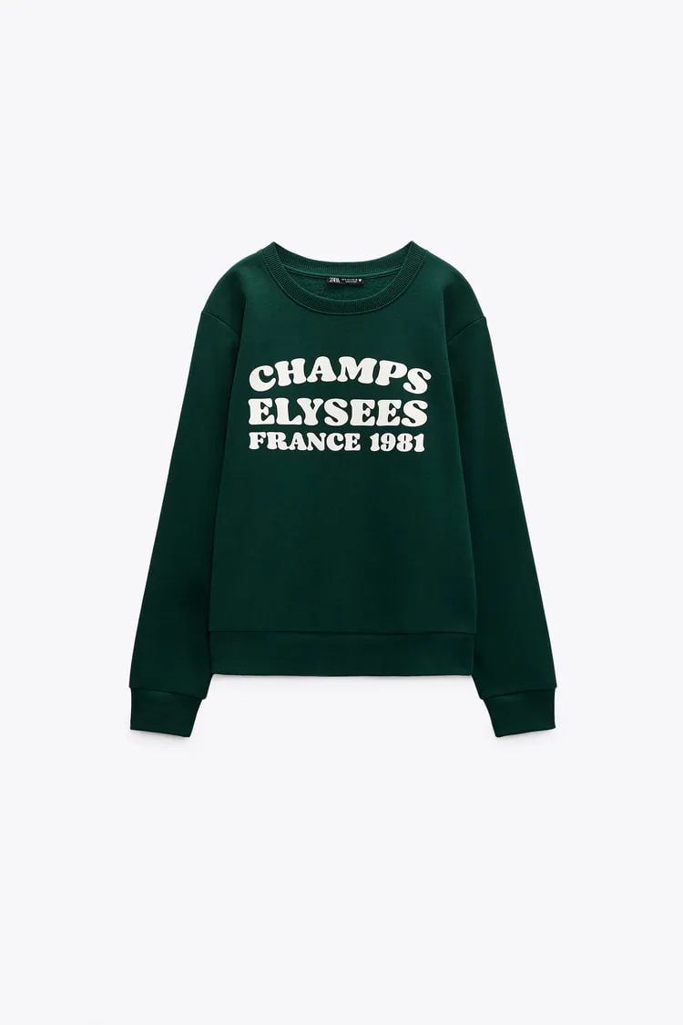 La sudadera de Mar&iacute;a Pombo que lo est&aacute; petando es de Zara y solo cuesta 15,95 euros