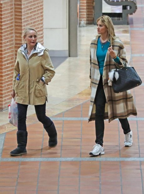 Alba Carrilo y su madre./Gtres