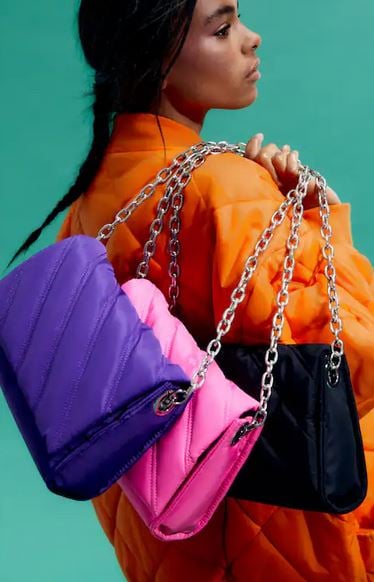 Accesoriza tu look oto&ntilde;al con estos complementos de Pull and Bear