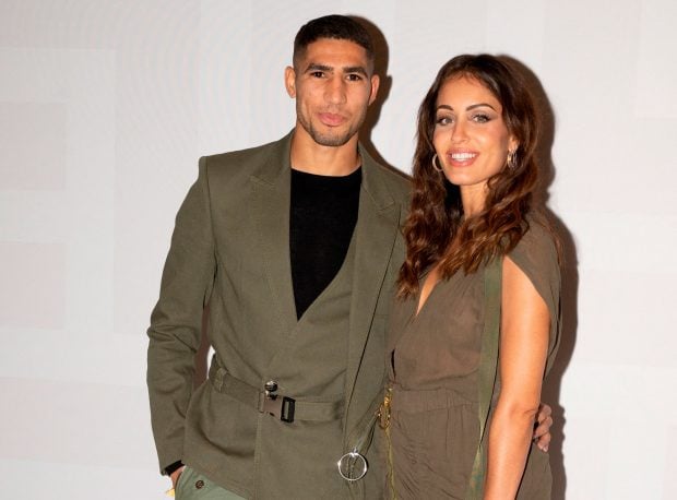 Achraf Hakimi y su pareja Hiba Abouk, posando / Gtres