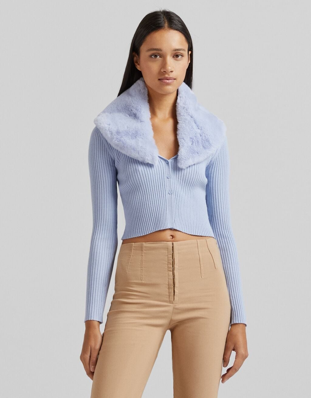 Los jers&eacute;is con cuello efecto pelo que te recordar&aacute; a los a&ntilde;os 90 al que se ha rendido Inditex