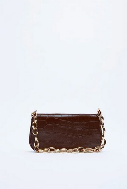 Bolso marr&oacute;n./Zara