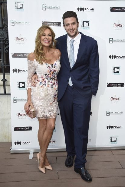 Ana Obreg&oacute;n y su hijo Aless Lecquio