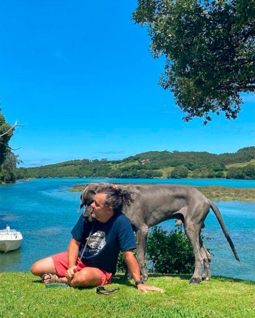 Guillermo, amigo de Sonia Ferrer, con su perro / Gtres