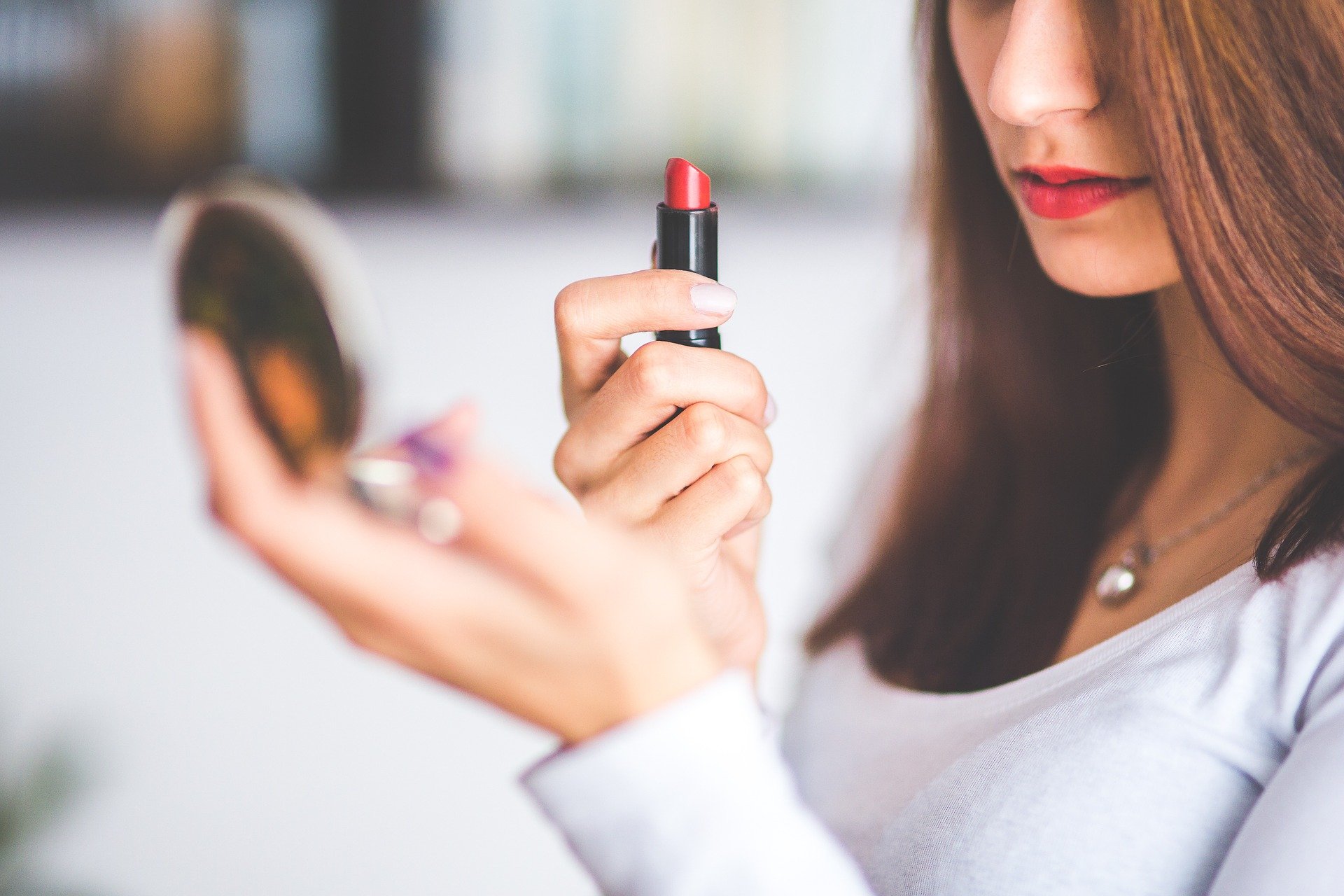 Los mejores trucos de maquillaje para camuflar los síntomas del resfriado otoñal