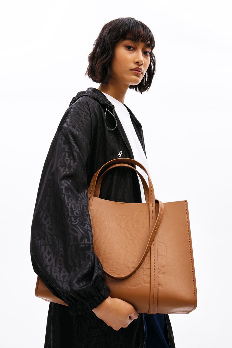 Bimba y Lola tiene rebajado el bolso que es id&eacute;ntico a uno de Loewe