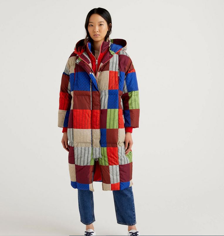 Benetton tiene los maxi plum&iacute;feros m&aacute;s calentitos y coloristas de la temporada 