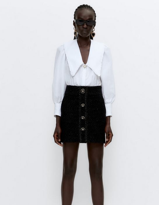 Sal de la t&iacute;pica camisa blanca al igual que Nuria Roca dando un cambio a tu look con Uterq&uuml;e