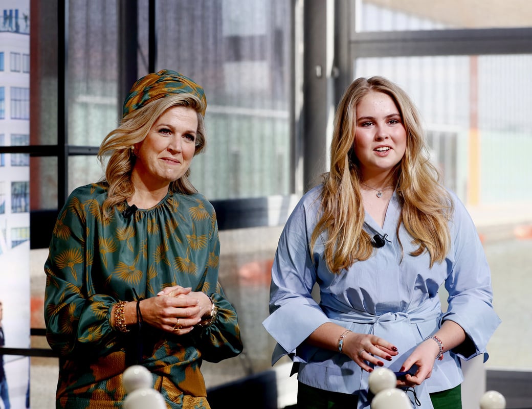 Amalia de Holanda junto a su madre / GTRES