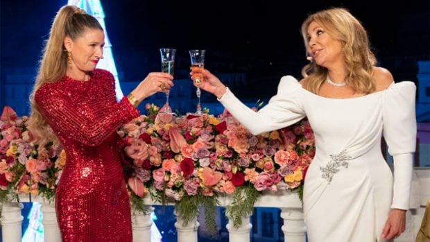 Anne Igartiburu y Ana Obreg&oacute;n, en las Campanadas 2020 / TVE