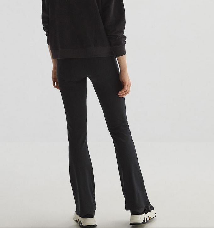 El pantal&oacute;n que hace una talla menos es de Oysho y cuesta muy poco