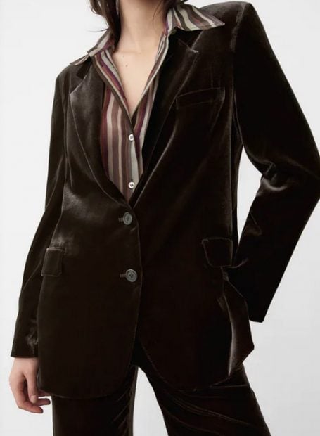 Zara tiene la selecci&oacute;n de blazers de terciopelo para esta temporada a un precio muy asequible