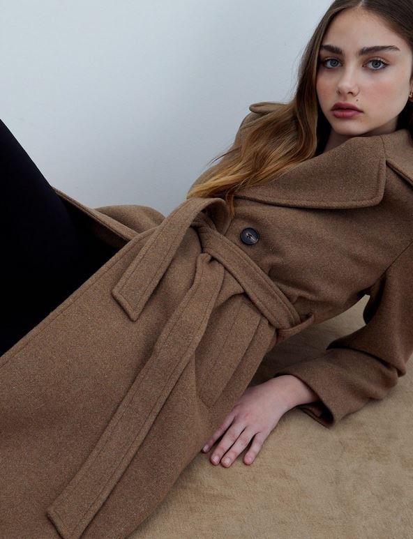 Stradivarius lanza el agotad&iacute;simo abrigo de Zara por 20 euros menos