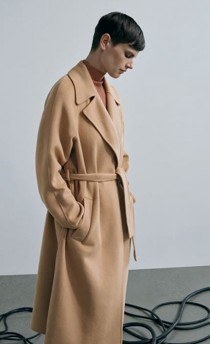 Stradivarius lanza el agotad&iacute;simo abrigo de Zara por 20 euros menos