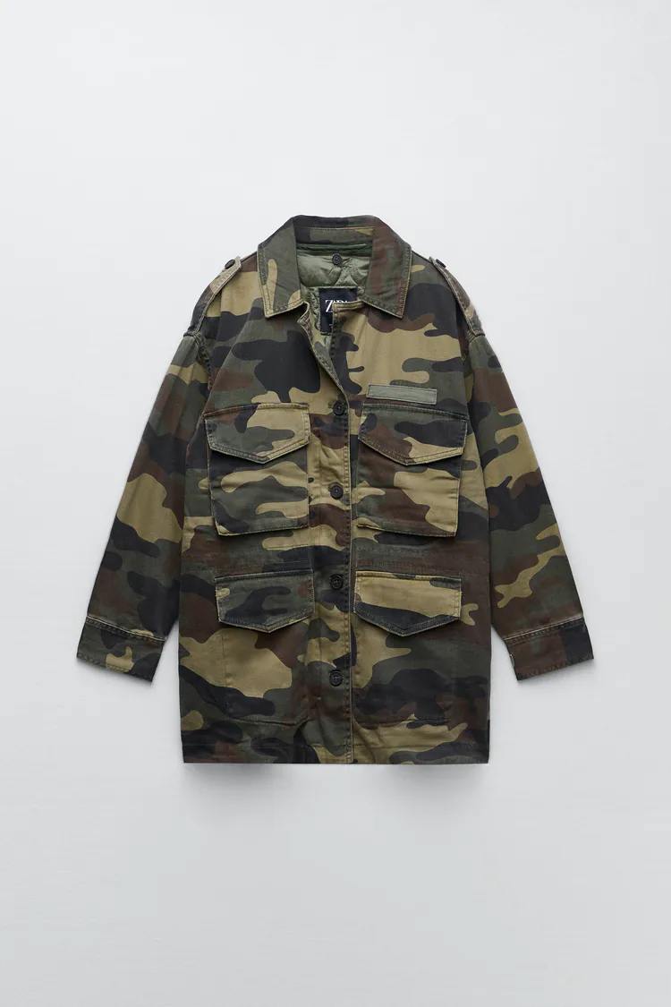 La chaqueta militar ideal para ir a la oficina que est&aacute; s&uacute;per rebajada en Zara