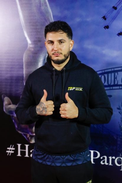 Omar Montes con los pulgares hacia arriba / Gtres