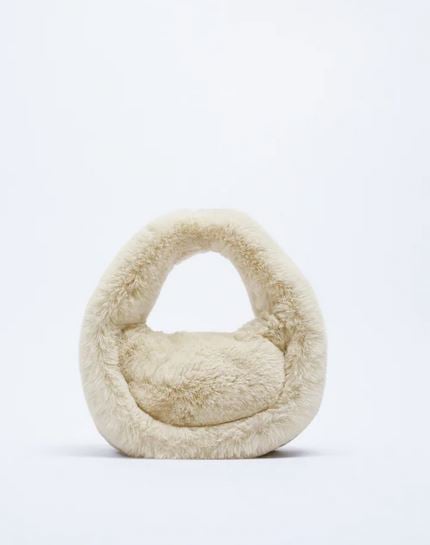 Zara ya tiene el clon del bolso tendencia de borreguito de Bottega Veneta