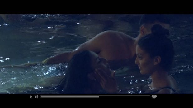 Zoe y Tania en la piscina / Telecinco
