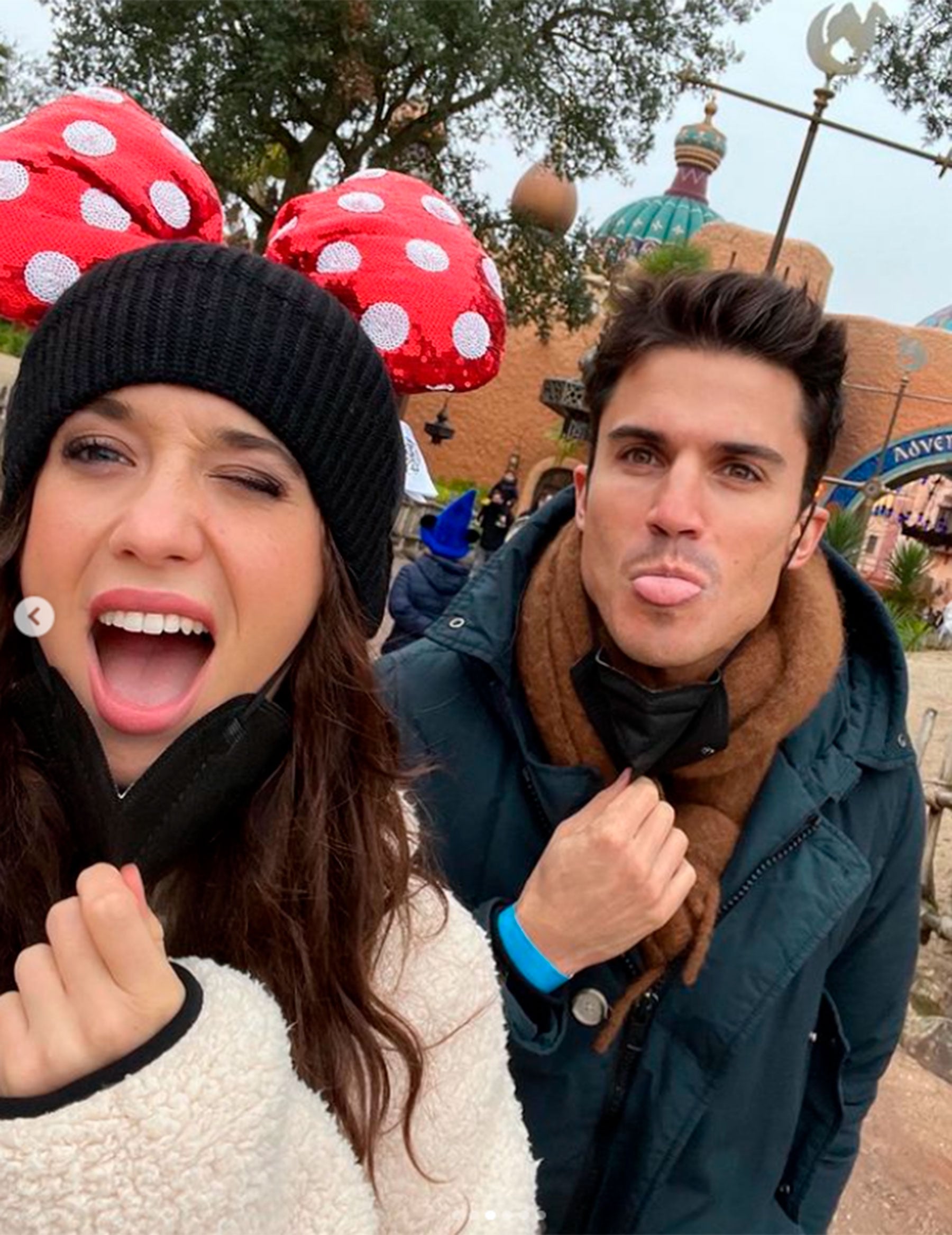 Mar&iacute;a Pedraza y &Aacute;lex Gonz&aacute;lez, en Disneyland Par&iacute;s / Instagram