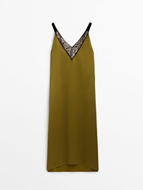 Vestido de corte fluido / Massimo Dutti