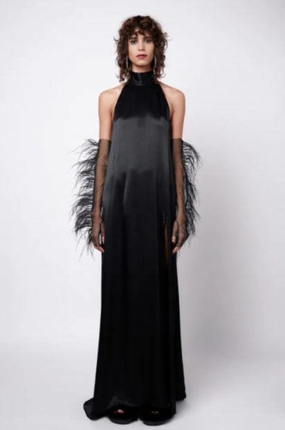 Vestido satinado con guantes / Zara