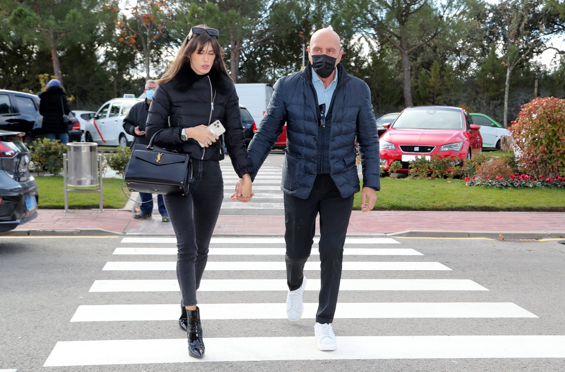 Kiko Matamoros y Marta L&oacute;pez &Aacute;lamo andando / Gtres
