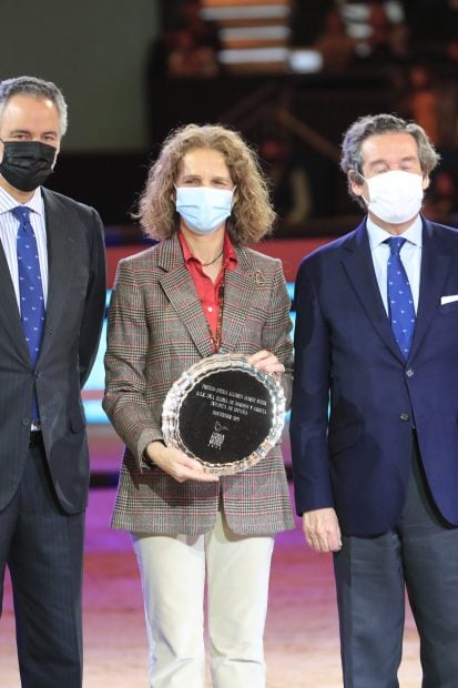 La infanta Elena con su premio / Gtres